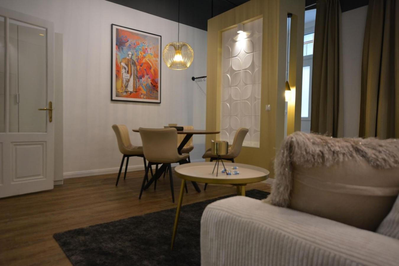 Meetsleopold Apartment Wina Bagian luar foto